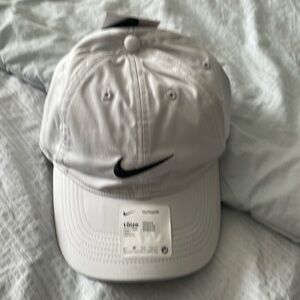 Nike heritage cap one size new color is light grey